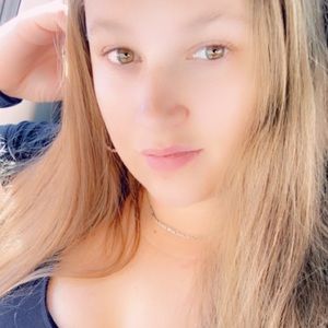 Meet your Posher, Caitlan